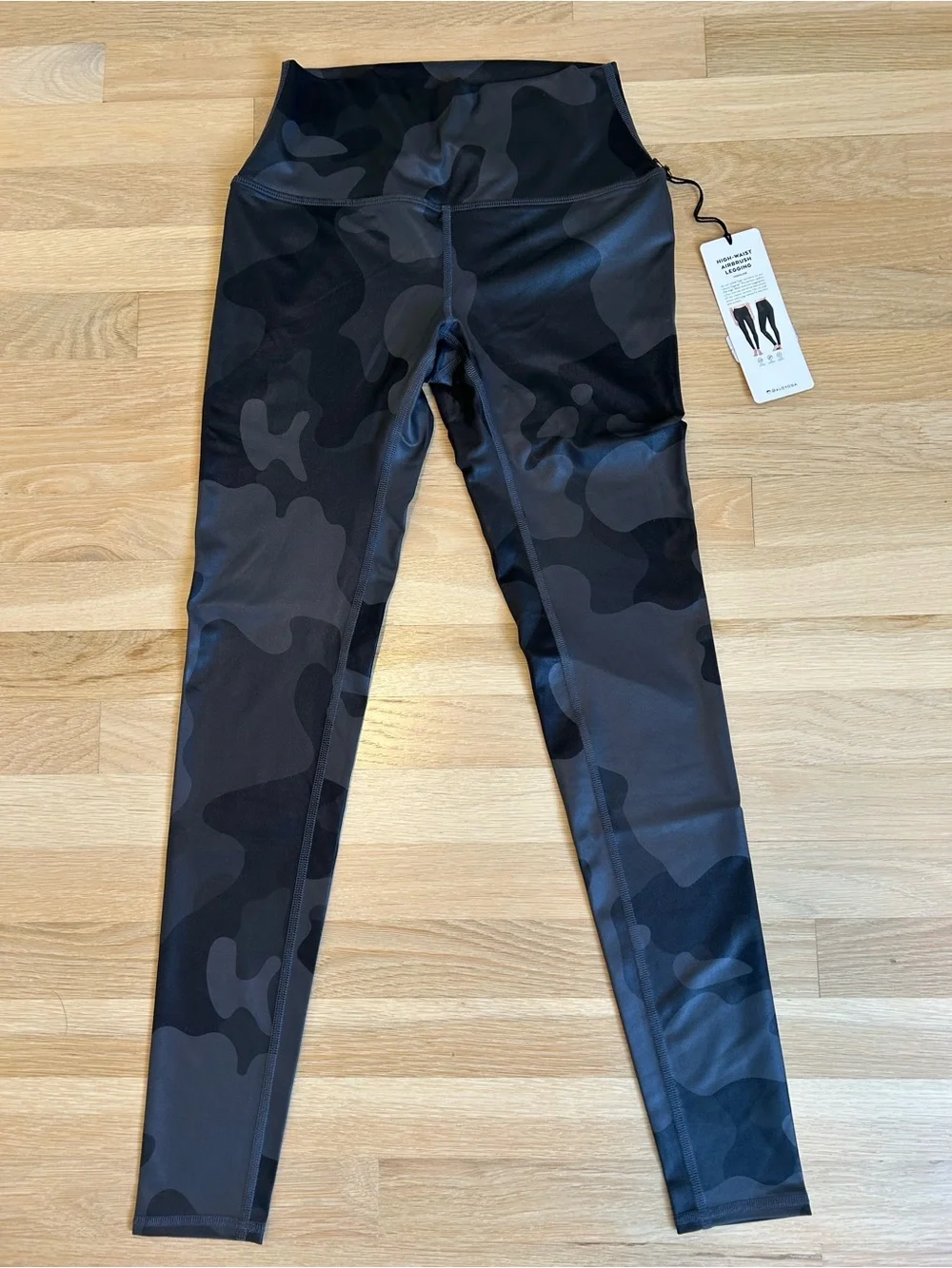 NWT Alo High-Waist Airbrush Camo Leggings - Black/Grey